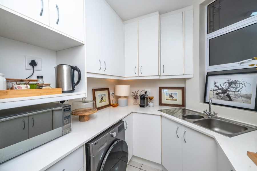 To Let 1 Bedroom Property for Rent in Fresnaye Western Cape